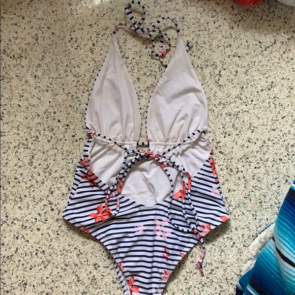 L space one piece - Picture 2 of 4